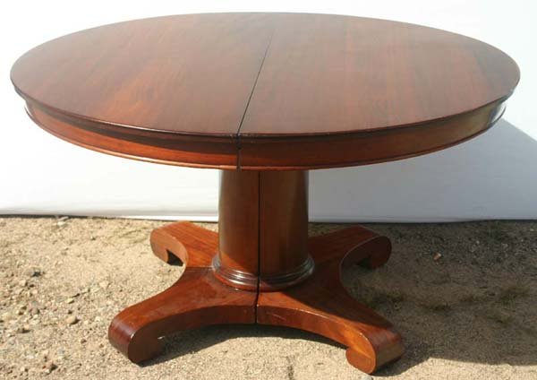 Fine 19th C 52" round mahog dining table w 3 leav