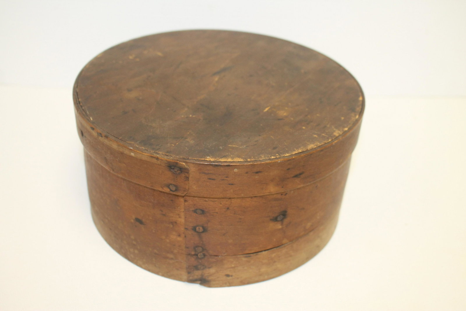 Antique pantry box in orig surface - 8 3/4" diam x 4: Antique pantry box in orig surface - 8 3/4" diam x 4 1/4" tall