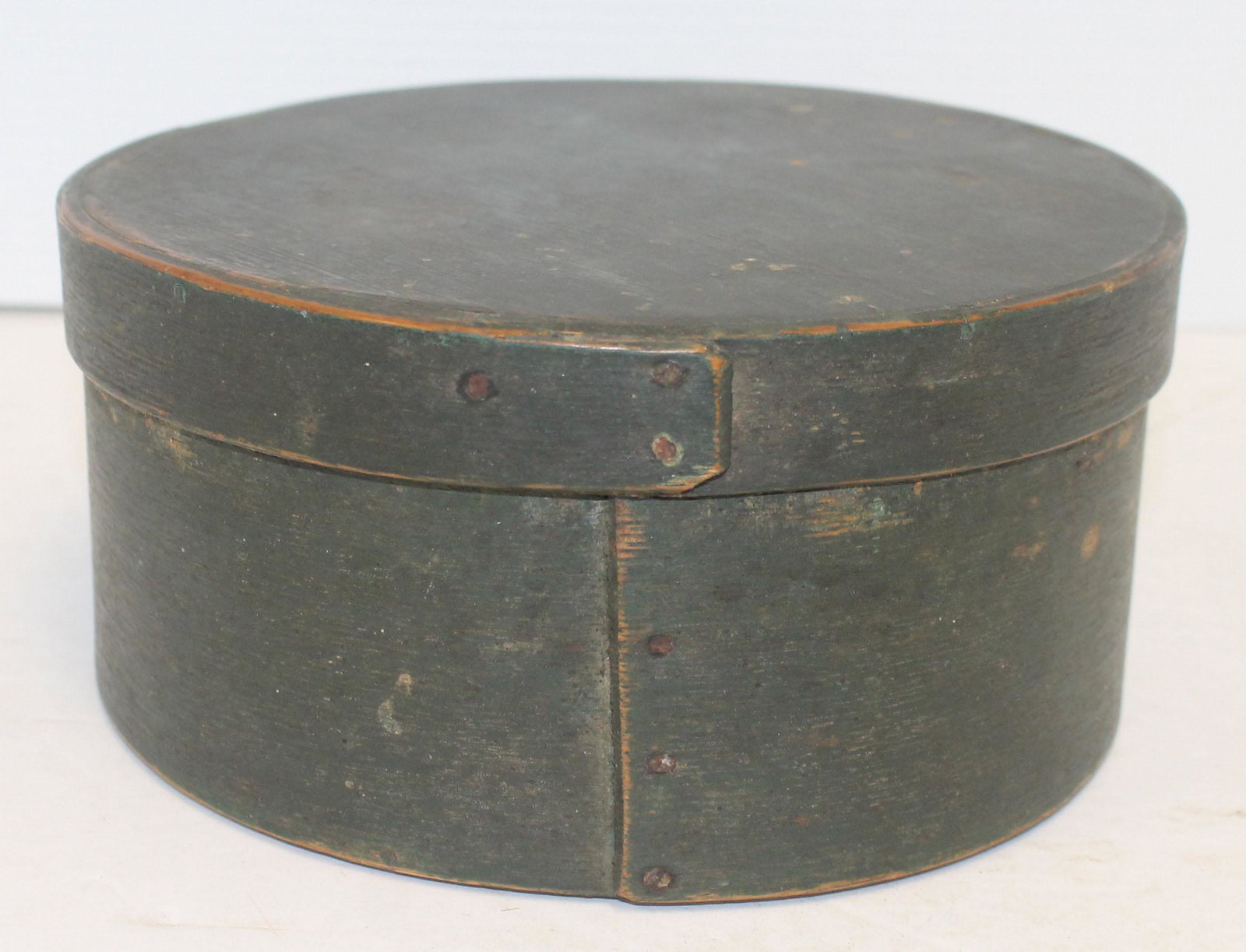 19thC painted dec pantry box "GBC" in blue paint - 7: 19thC painted dec pantry box "GBC" in blue paint - 7 1/2" diam x 3 1/2" tall