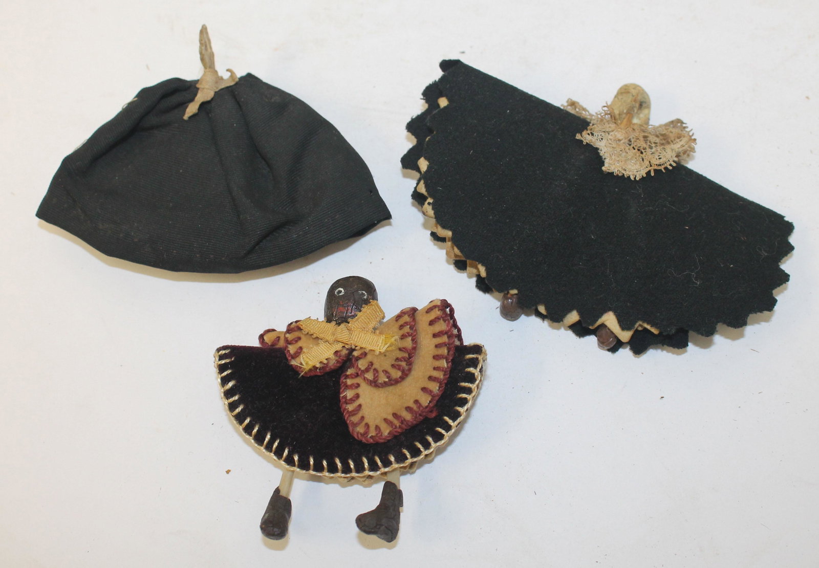 lot of 3 antique wishbone doll pen wipes - 1 w poem: lot of 3 antique wishbone doll pen wipes - 1 w poem "Once I was a wishbone and grew within a hen, now I am a little slave made to wipe your pen" - approx 3"