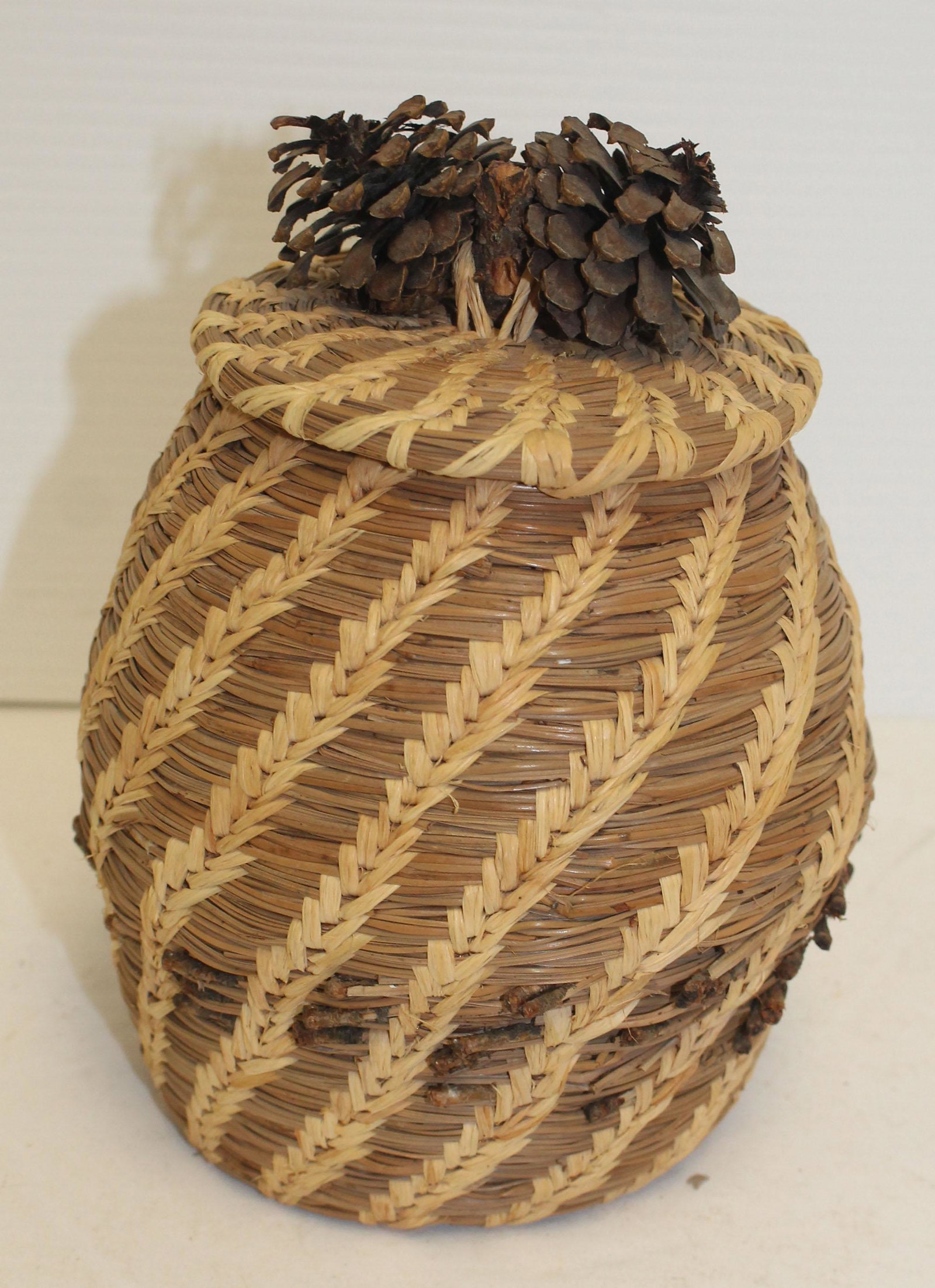 Ponderosa Pineneedle basket by Lea Tuttle (Flathead -: Ponderosa Pineneedle basket by Lea Tuttle (Flathead - Salish) - 7" tall