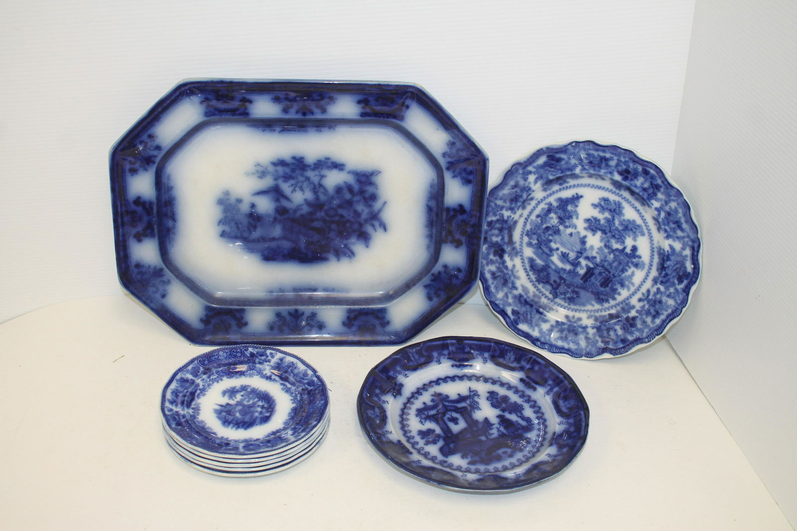 lot of 8 pieces of antique Flo Blue incl 16" platter, 2: lot of 8 pieces of antique Flo Blue incl 16" platter, 2 dinner plates 5 matching 6 3/4" dessert plates