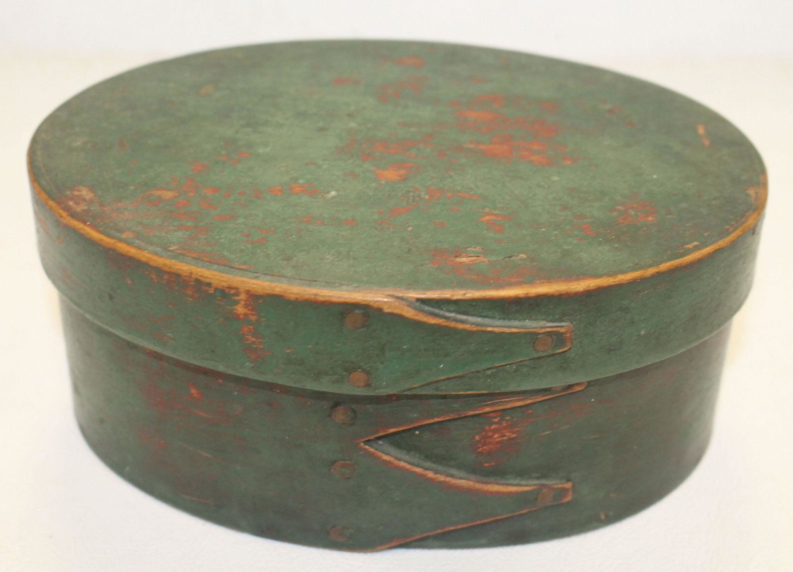 19thC Shaker oval 3 fingered pantry box in green paint: 19thC Shaker oval 3 fingered pantry box in green paint - 6 3/4"x4 3/4"x3" tall