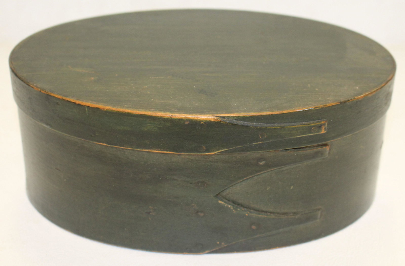 Antique Shaker oval 3 fingered pantry box in green: Antique Shaker oval 3 fingered pantry box in green paint - 7 1/4"x4 1/2"x3"