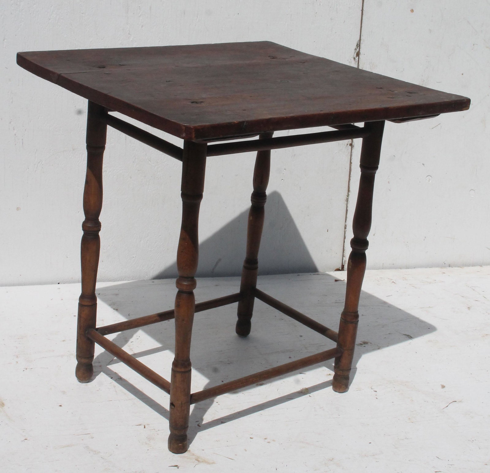 ca 1740-1755 CT maple & pine Windsor table in old: ca 1740-1755 CT maple & pine Windsor table in old surface - fine small proportions 26 3/4" tall - 25 1/4"x25" top