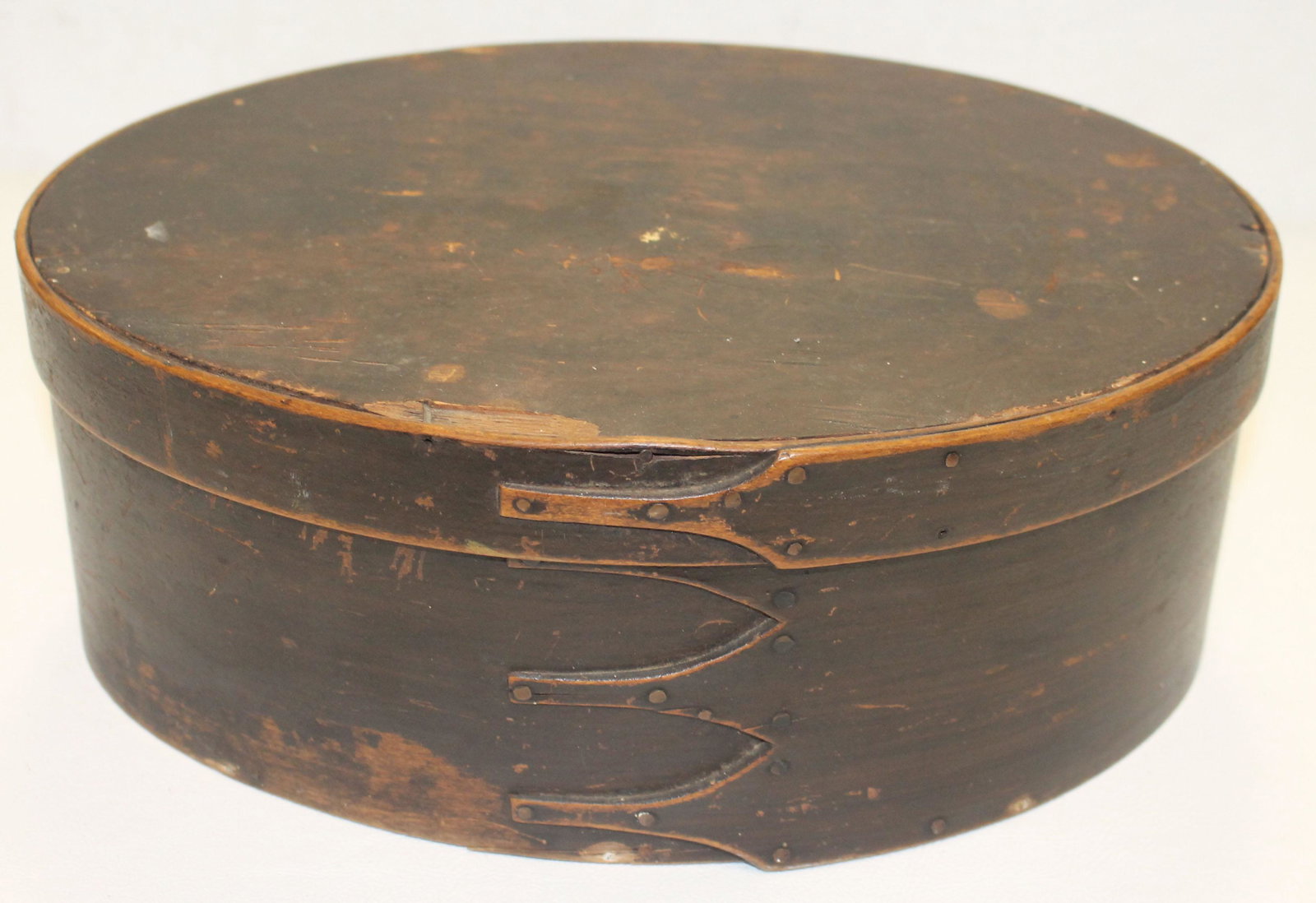 Antique Shaker oval 3 fingered pantry box in old brown: Antique Shaker oval 3 fingered pantry box in old brown paint - 11 1/4"x8"x4" tall