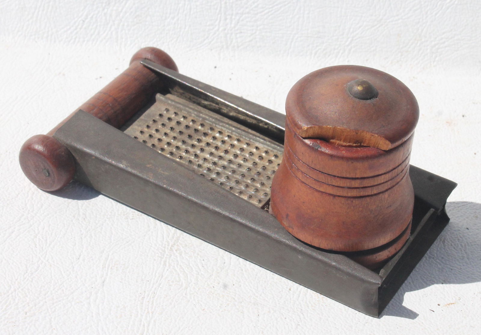 19thC nutmeg grater - as found w chip to lid - 4 1/4": 19thC nutmeg grater - as found w chip to lid - 4 1/4" long