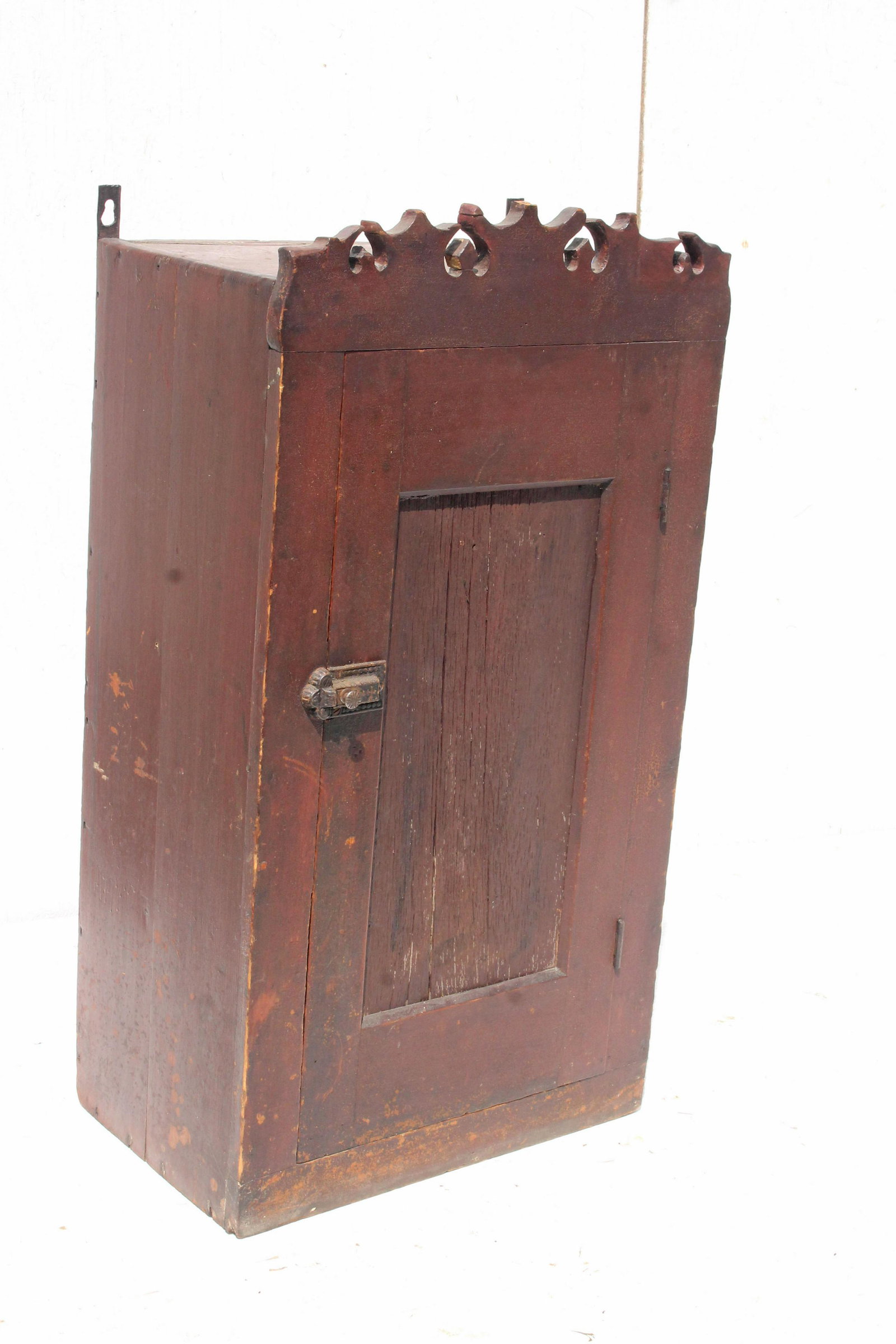 1 door hanging wall cupboard w inverted heart cut out: 1 door hanging wall cupboard w inverted heart cut out crest in red paint - as found - 32 1/4" tall x 17 1/4" wide x 11" deep