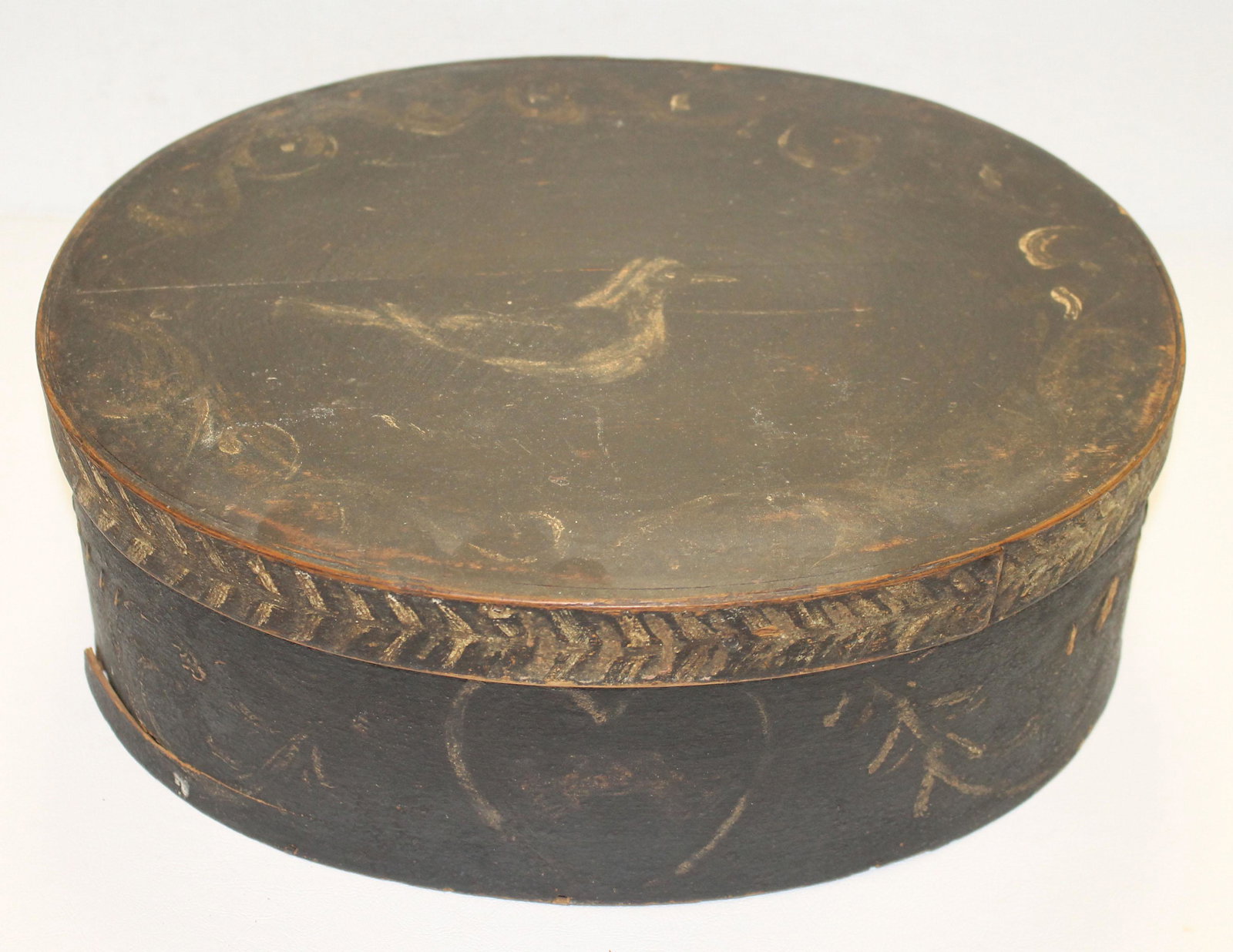 18th/early 19thC oval pantry box w painted bird, flower: 18th/early 19thC oval pantry box w painted bird, flower & hearts dec - as found - 14"x11" oval x 5 1/4" tall