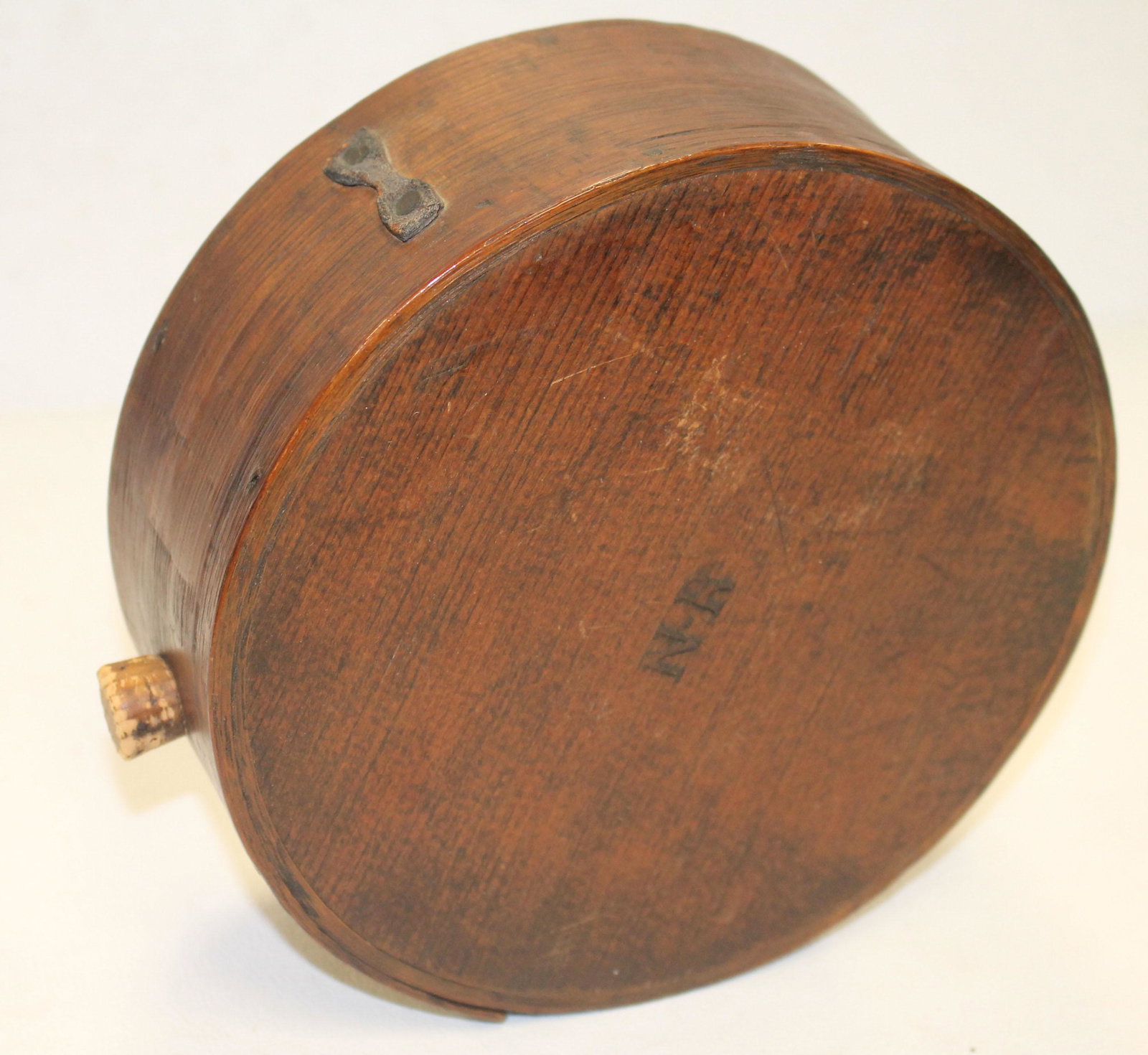 Antique wooden canteen - 7 1/4" diam x 2 1/2": Antique wooden canteen - 7 1/4" diam x 2 1/2"