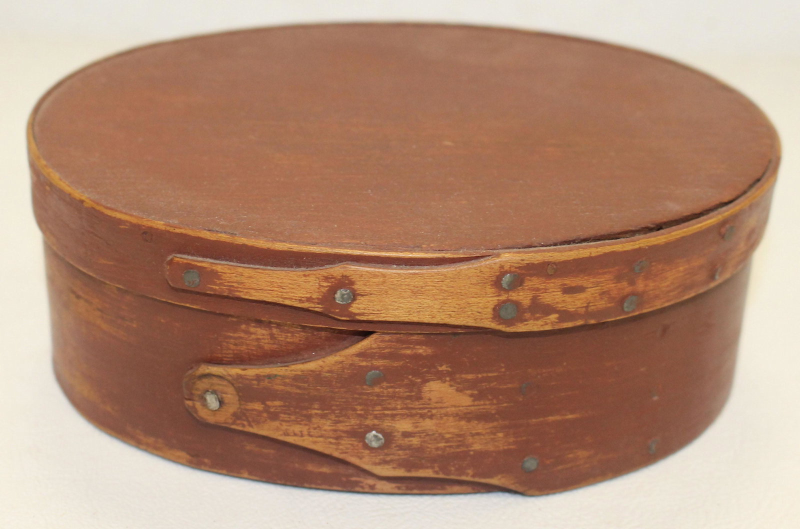 Antique attrib Shaker oval fingered pantry box in red: Antique attrib Shaker oval fingered pantry box in red paint - 5 1/2"x4"x2" tall