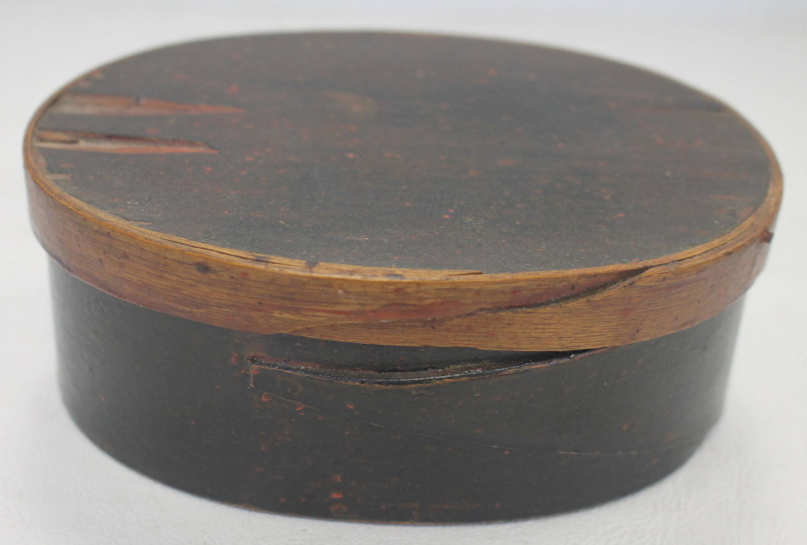 19thC as found red & black painted oval pantry box - 3: 19thC as found red & black painted oval pantry box - 3 7/8"x 5 3/8"