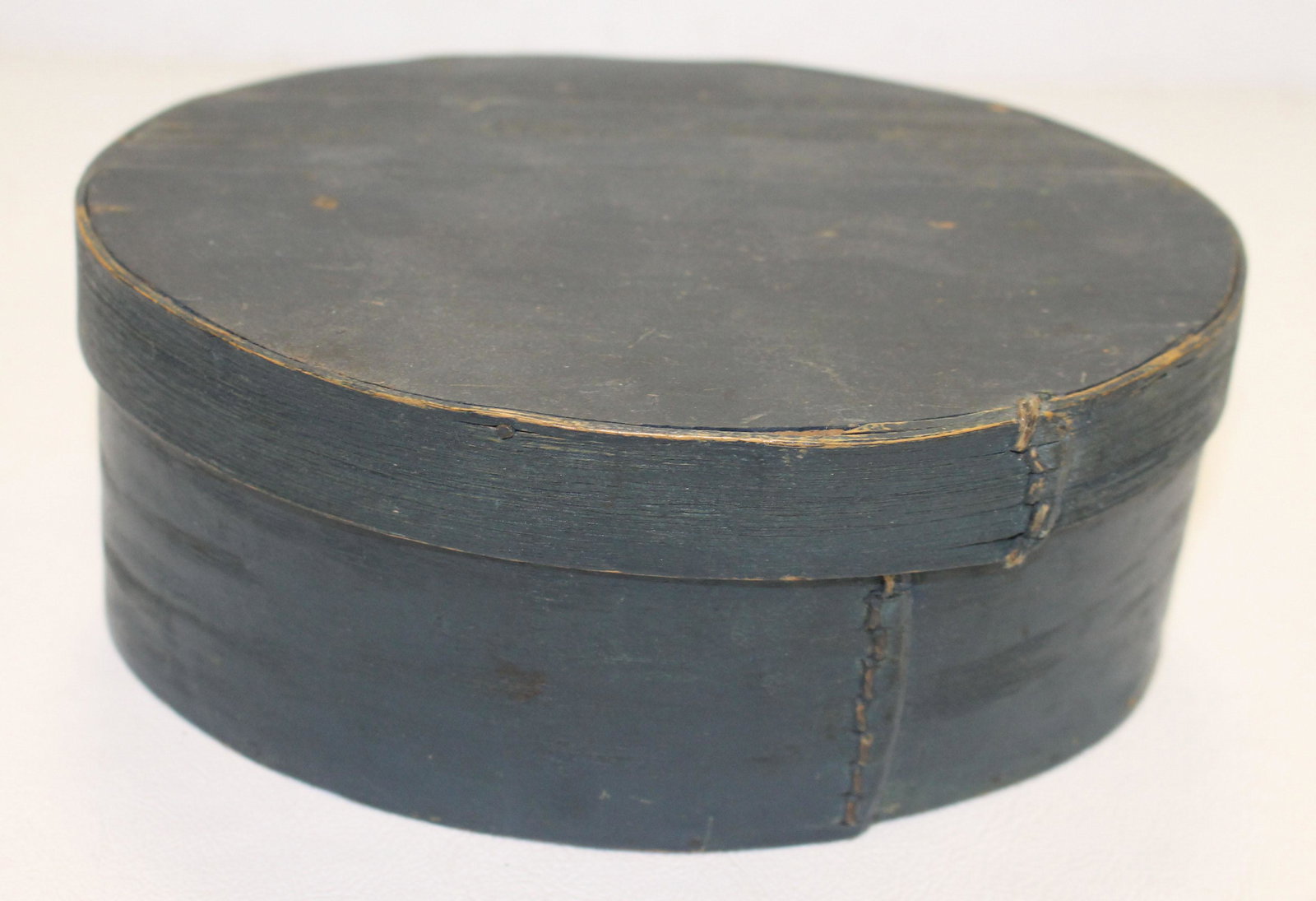 Antique oval pantry box w threaded band in blue paint -: Antique oval pantry box w threaded band in blue paint - 6 1/2"x4 3/4" x 2 3/4" tall