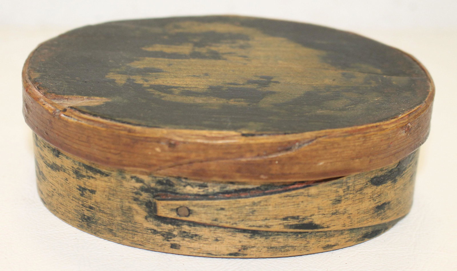 19thC Shaker oval pantry box - 4 1/2"x3 1/2": 19thC Shaker oval pantry box - 4 1/2"x3 1/2"