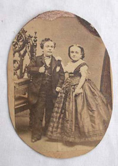 Carte de Visite of Tom Thumb & his wife trimmed to
