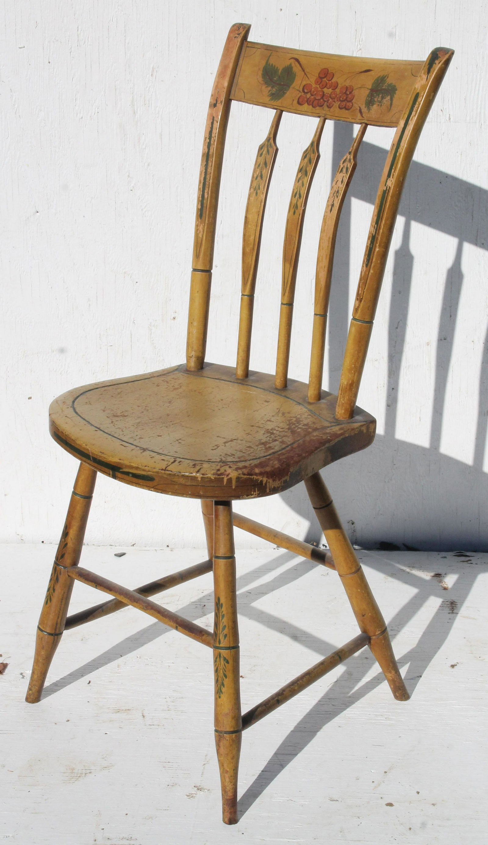 Antique Windsor thumb back chair in stencil dec later (1 of 5)