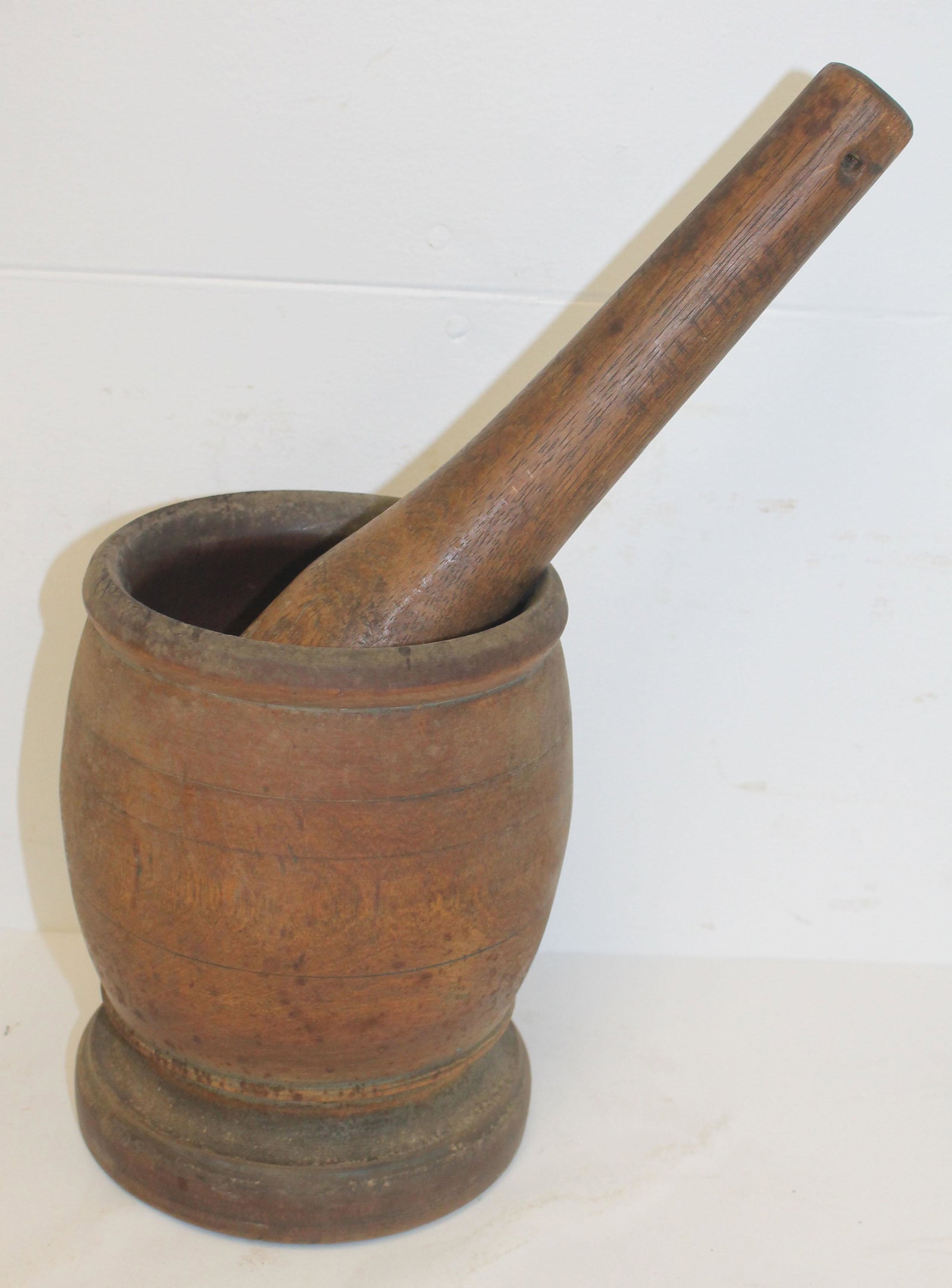 Antique mortar & pestle - 7 1/4"x5" diam mortar & 11: Antique mortar & pestle - 7 1/4"x5" diam mortar & 11 1/4" pestle