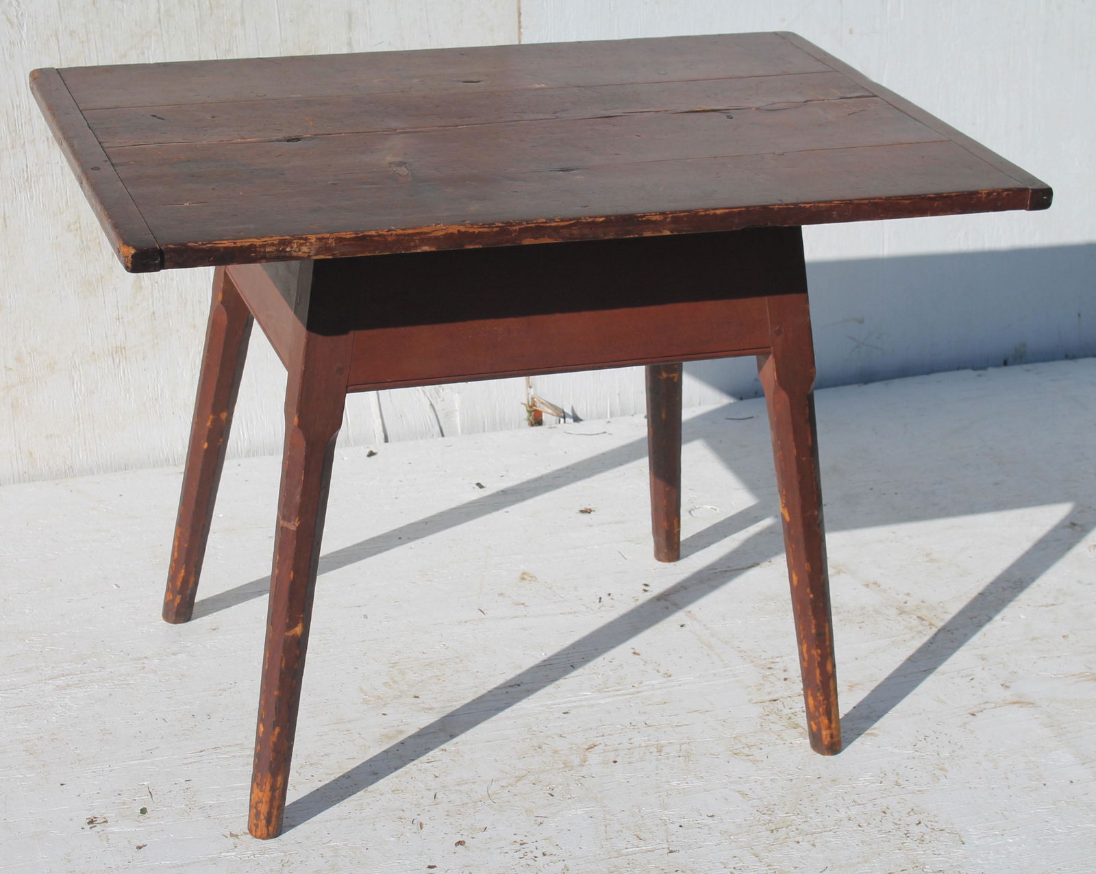 18thC splay leg tea table in old red paint - 23 3/4" (1 of 4)
