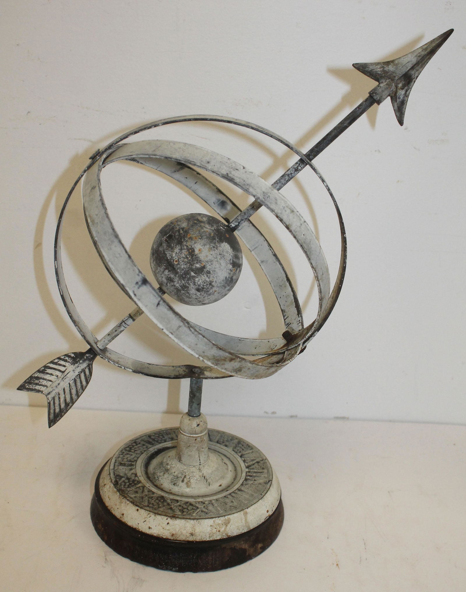 Decorative metal garden armillery w arrow - 15" tall (1 of 4)