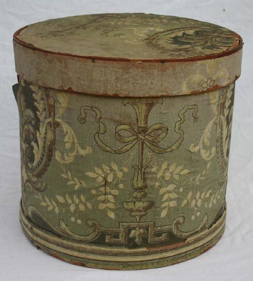 lot of 2 19thC round wallpaper boxes - largest ove