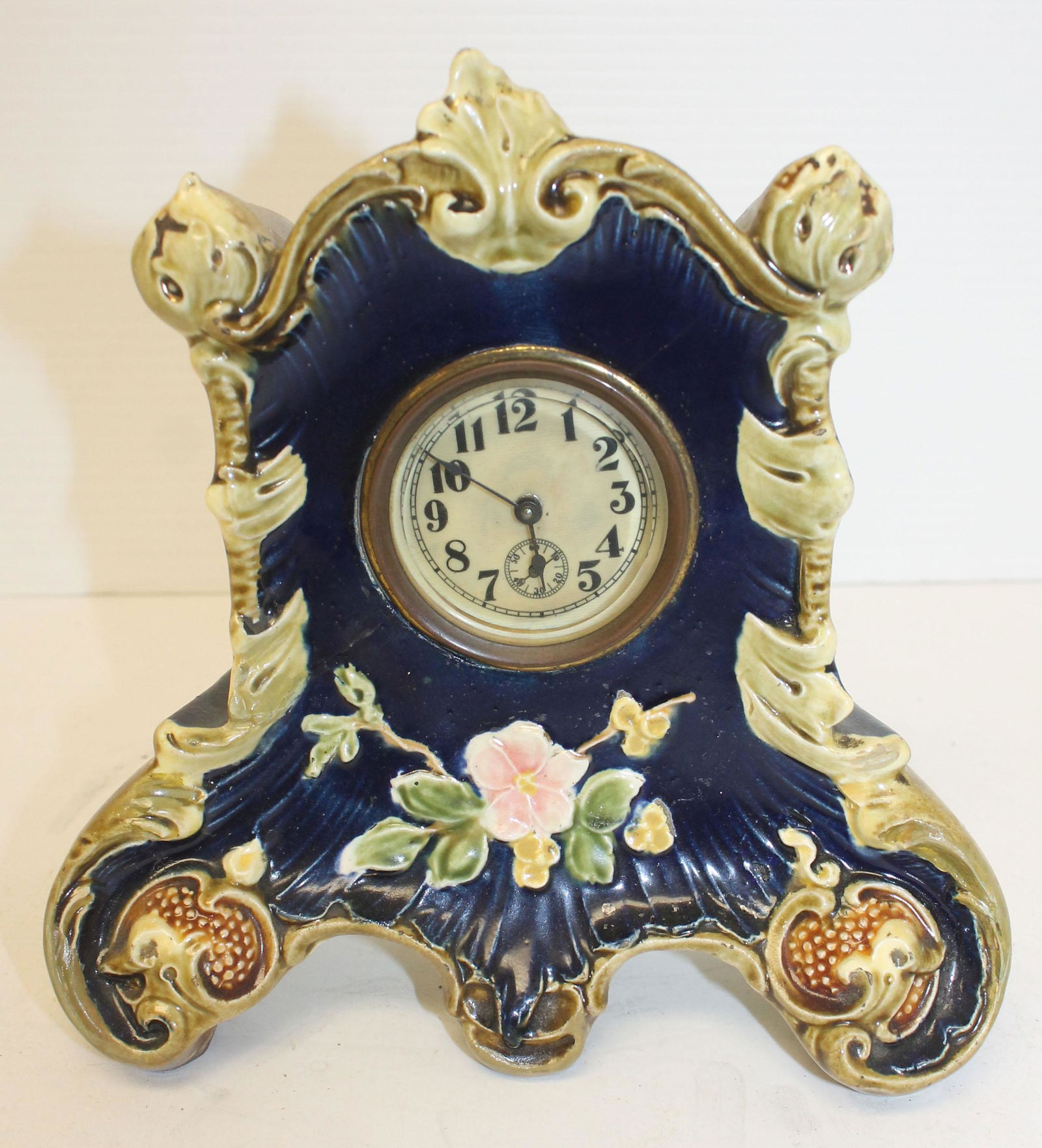 Majolica porcelain mantle clock - wound tight - 7" tall (1 of 4)