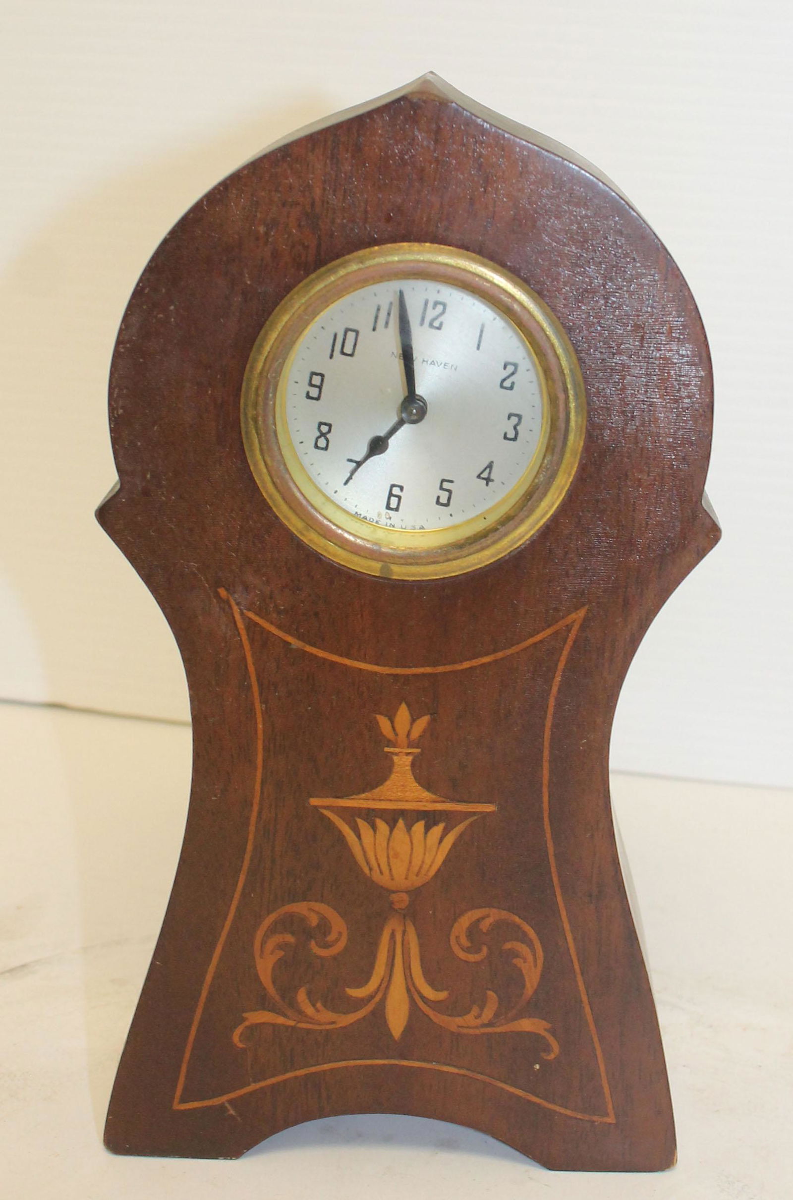 New Haven wooden inlaid small schoolhouse clock - wound (1 of 5)