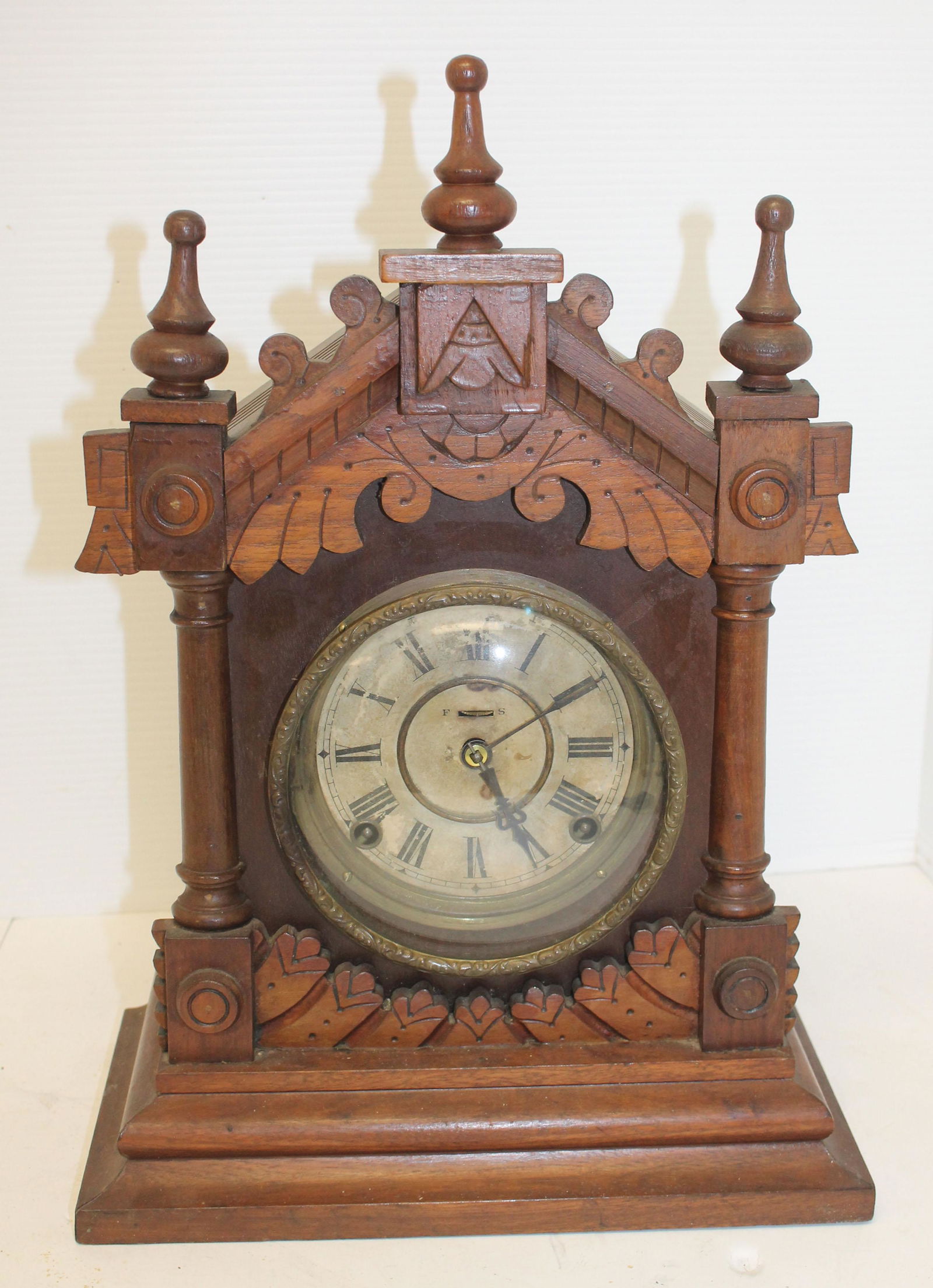 Carved oak mantle clock - 16"x11 1/4" (1 of 4)