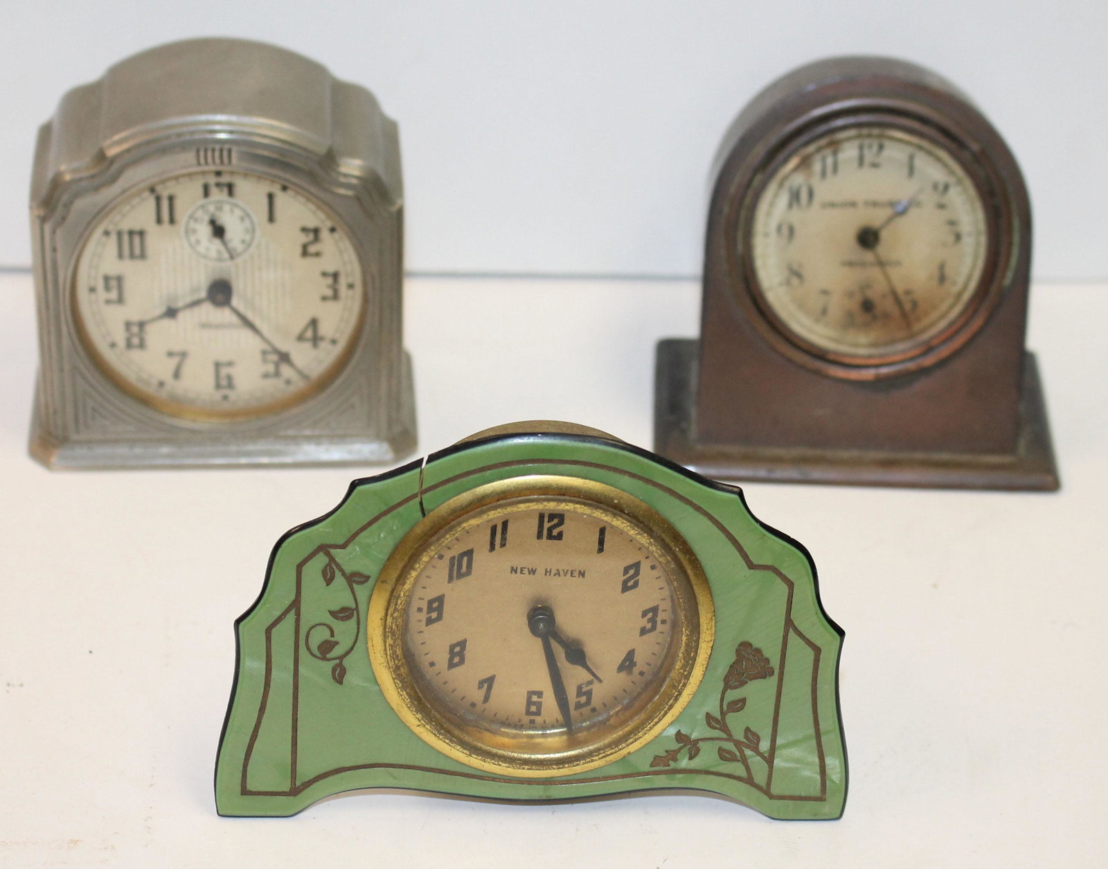 3 small alarm clocks by New Haven, Westclox & Union (1 of 7)