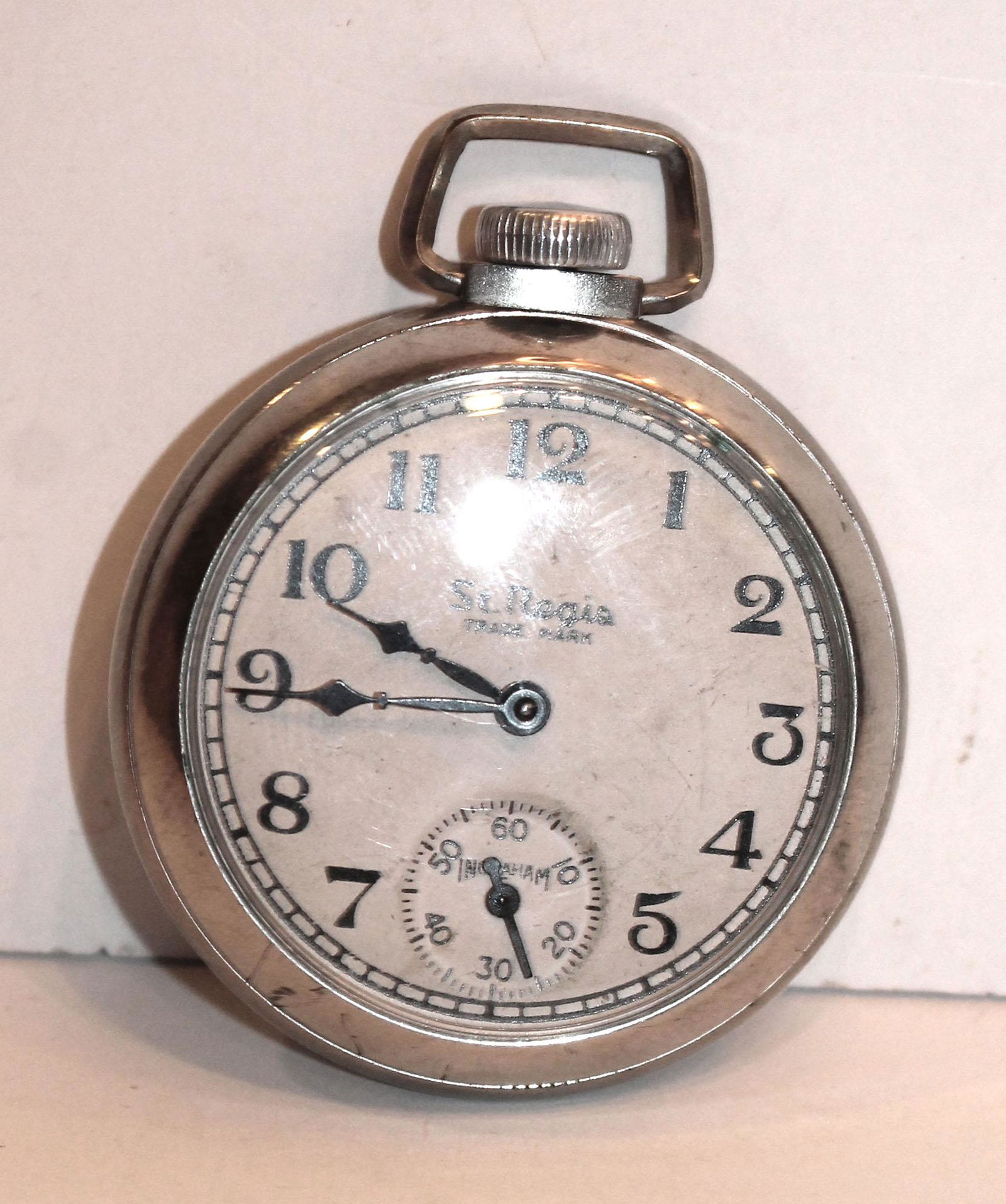 St Regis Ingraham pocket watch w second hand (1 of 2)