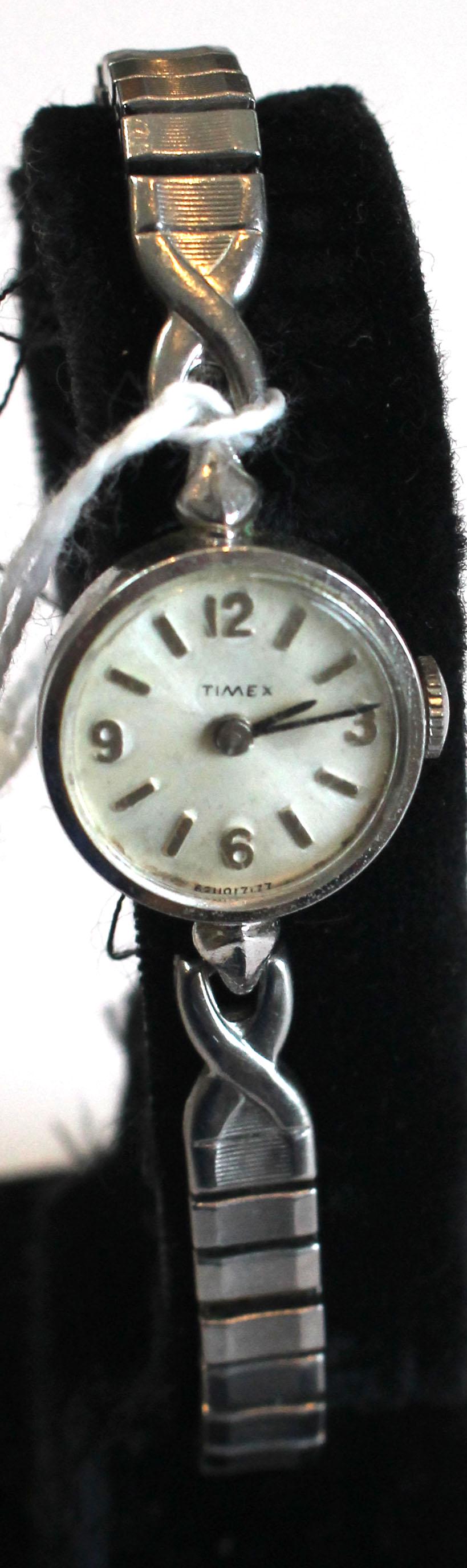 Timex ladies wrist watch w stretch band: Timex ladies wrist watch w stretch band