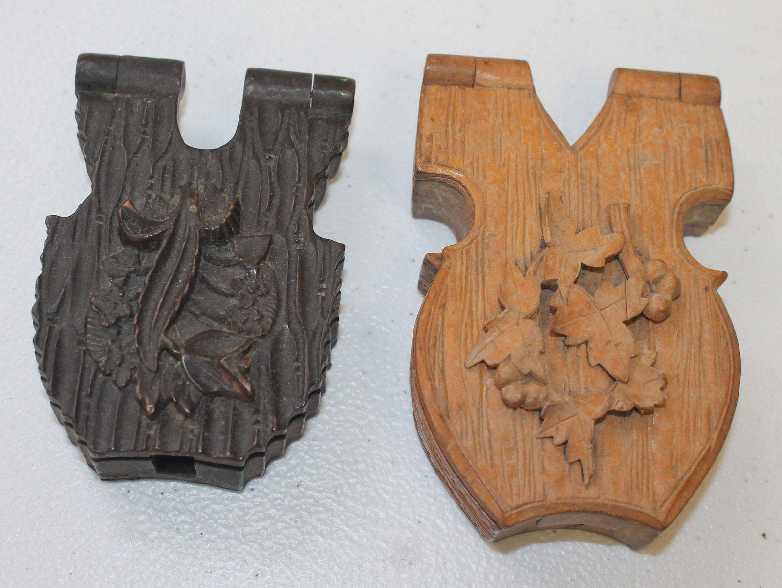 lot of 2 Black Forest carved pocket watch holders (1 of 3)