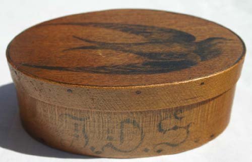 Superb condition 4 1/2" oval Shaker box w very rar: Superb condition 4 1/2" oval Shaker box w very rare hand ptd swallow dec & initials