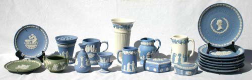 20 pc lot of Wedgwood incl 18 Jasperware & 2 Quee: 20 pc lot of Wedgwood incl 18 Jasperware & 2 Queensware