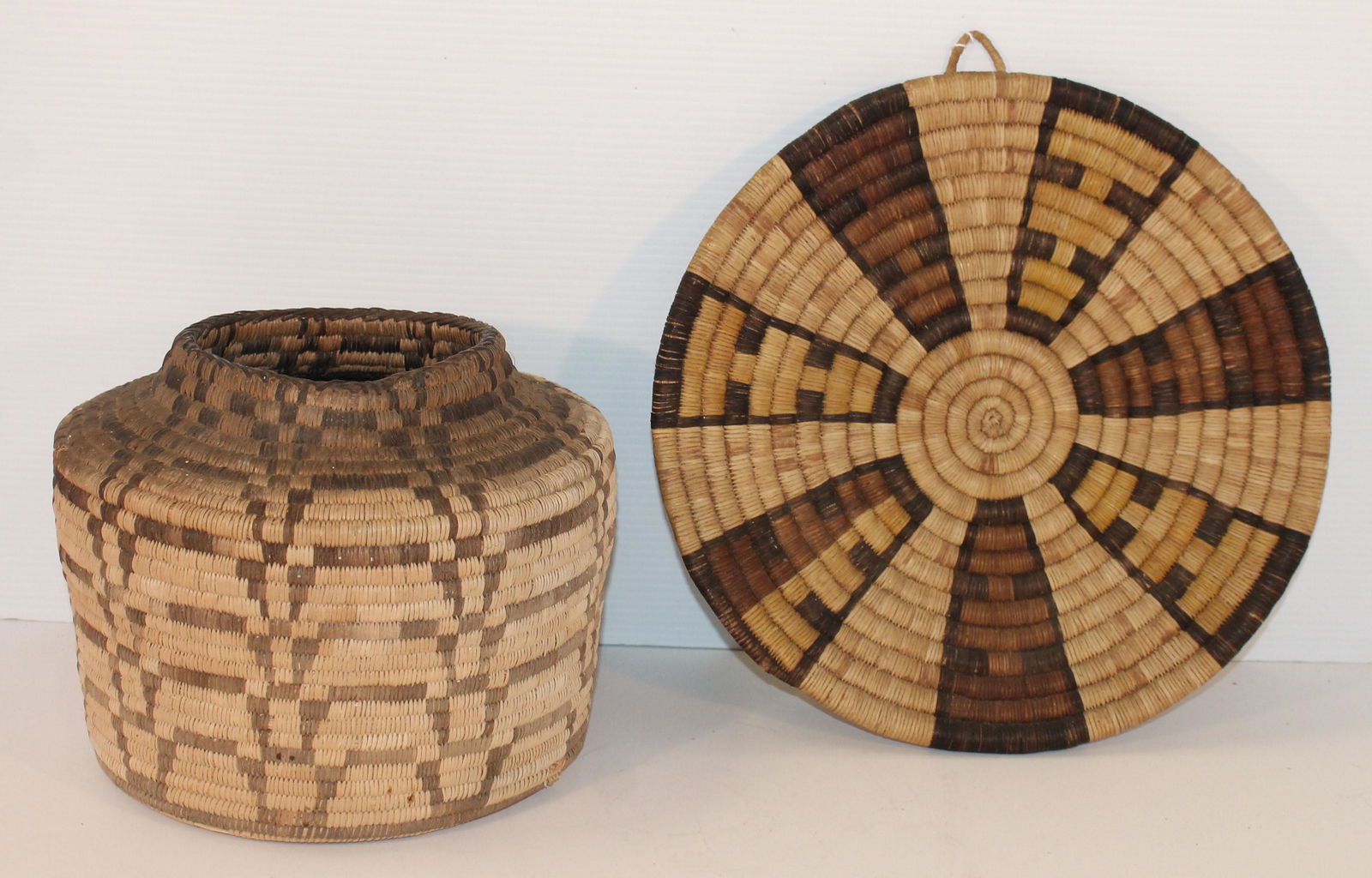 2 Native American items incl a Hopi plaque 13" diam & (1 of 6)