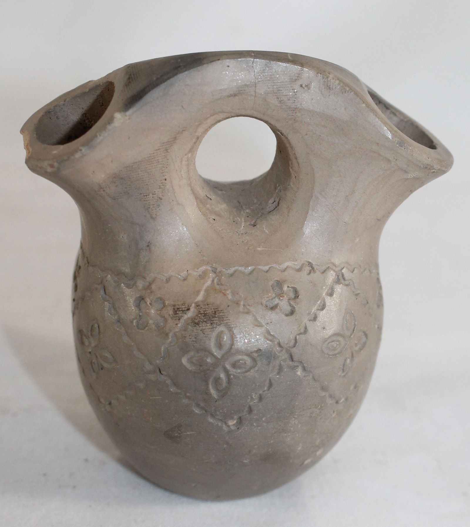 Small Cherokee pottery vessel w incised dec - sgnd E. (1 of 5)