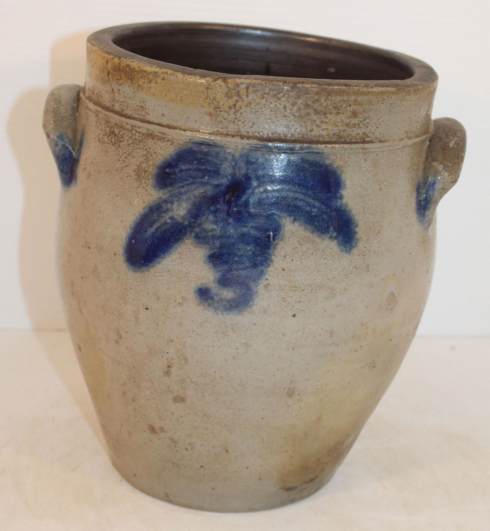 Early 19thC NY stoneware ovoid jar w cobalt dec & red (1 of 9)