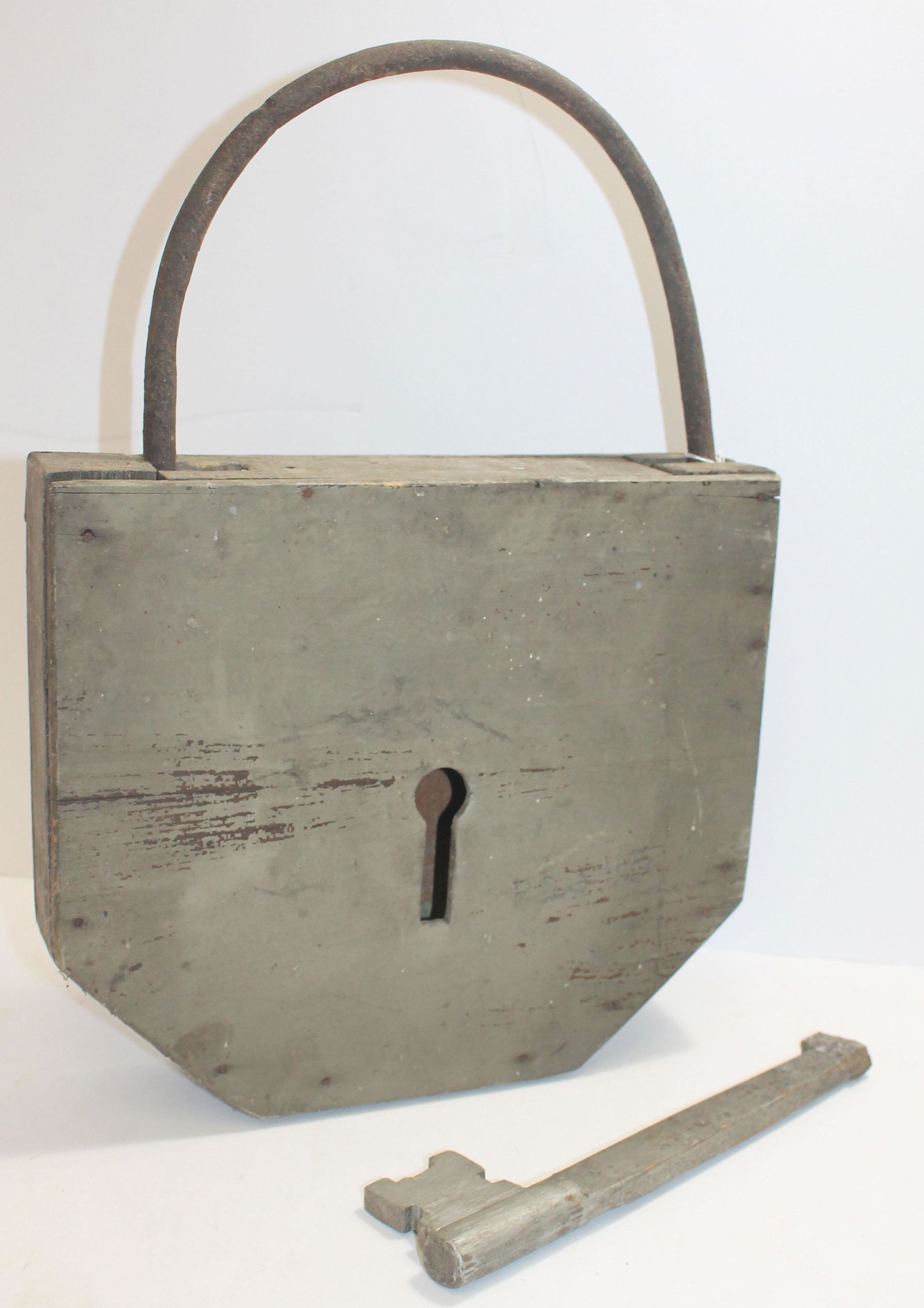 Antique wooden lock & key form trade sign in gray paint (1 of 7)