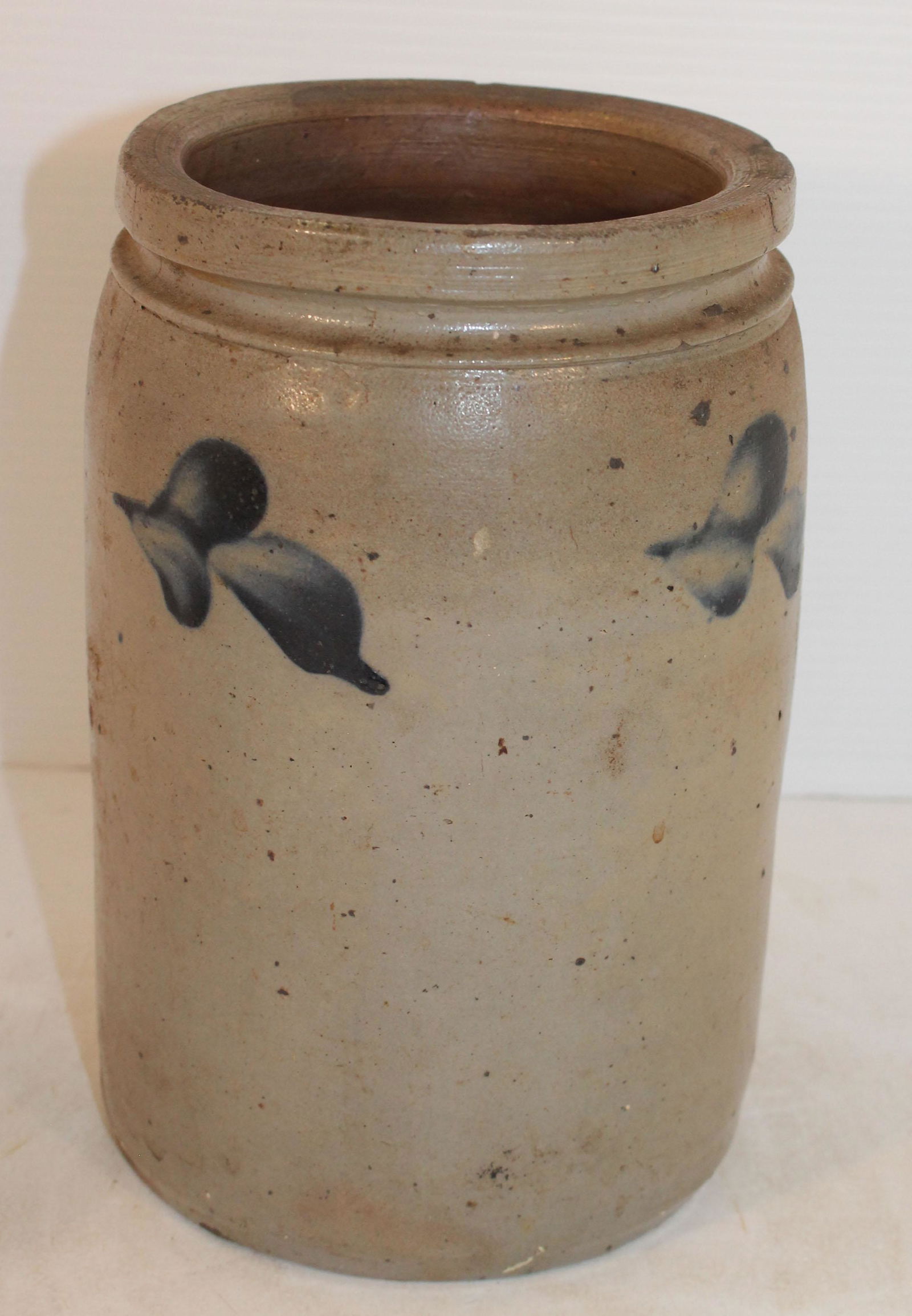 19thC Mid-Atlantic stoneware jar w cobalt dec - as (1 of 6)