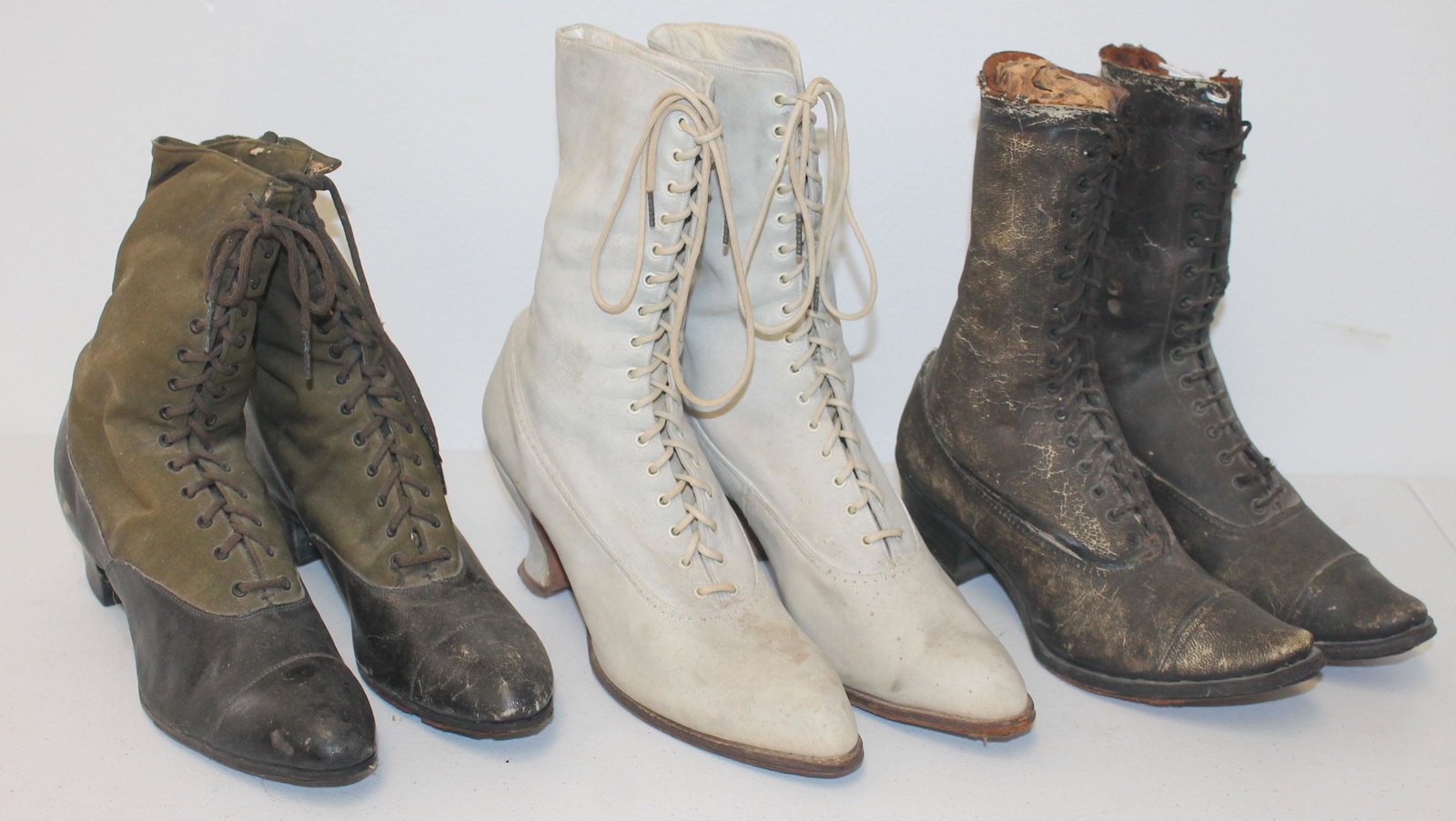 3 pairs of antique ladies' boots: 3 pairs of antique ladies' boots