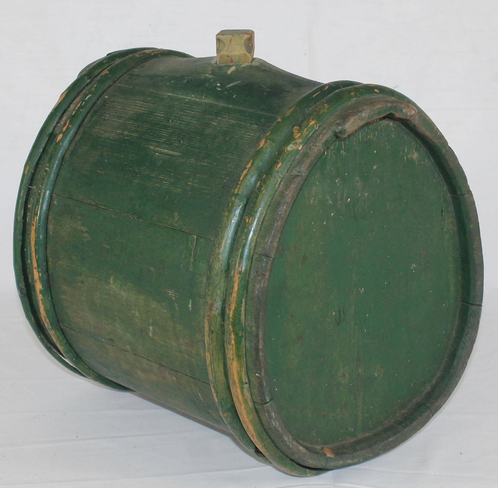 Antique wooden canteen in green paint - 13"x12 1/2"x10: Antique wooden canteen in green paint - 13"x12 1/2"x10 1/2"