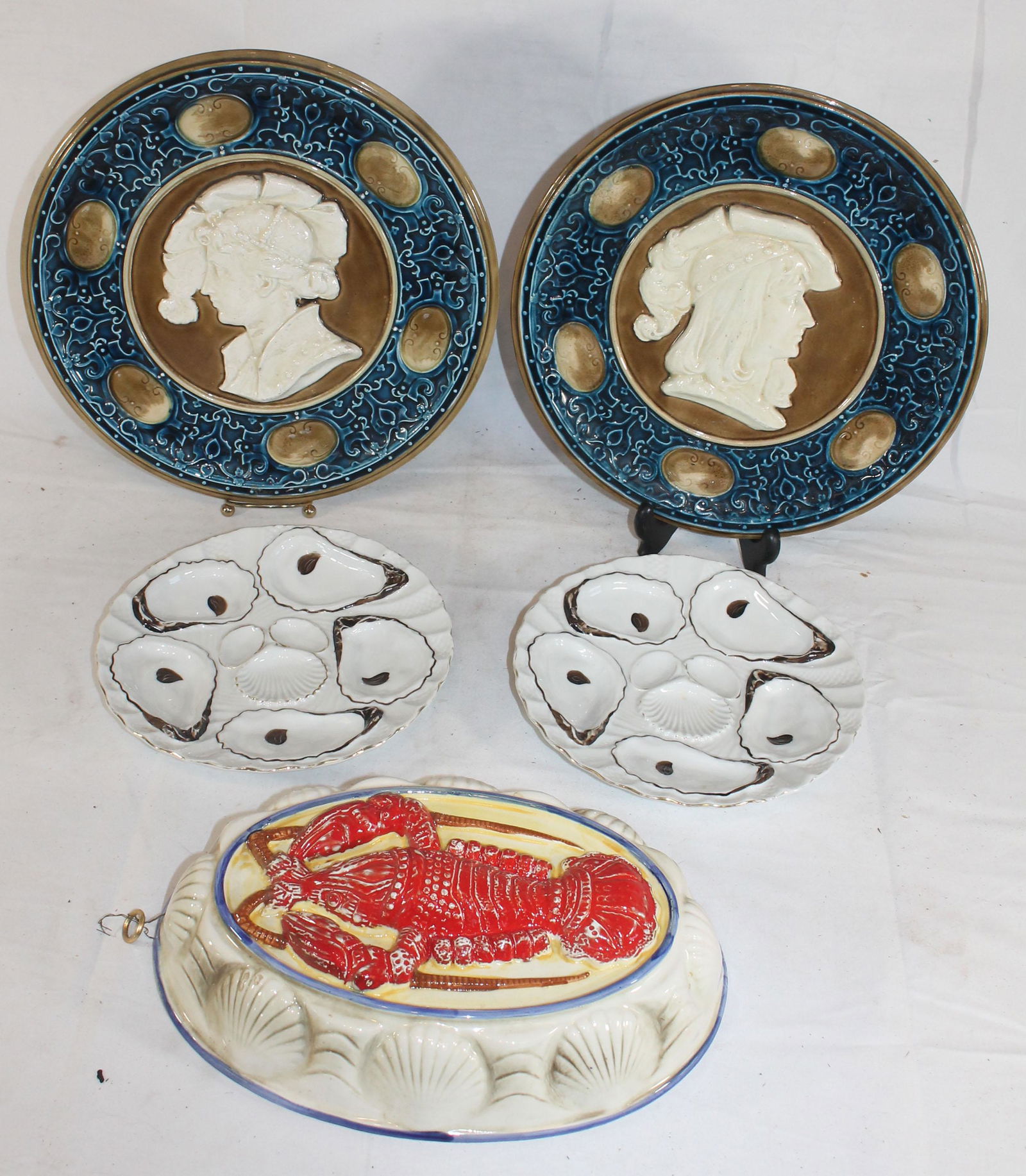 Porcelain lot incl 2 portrait chargers, 2 oyster plates (1 of 13)