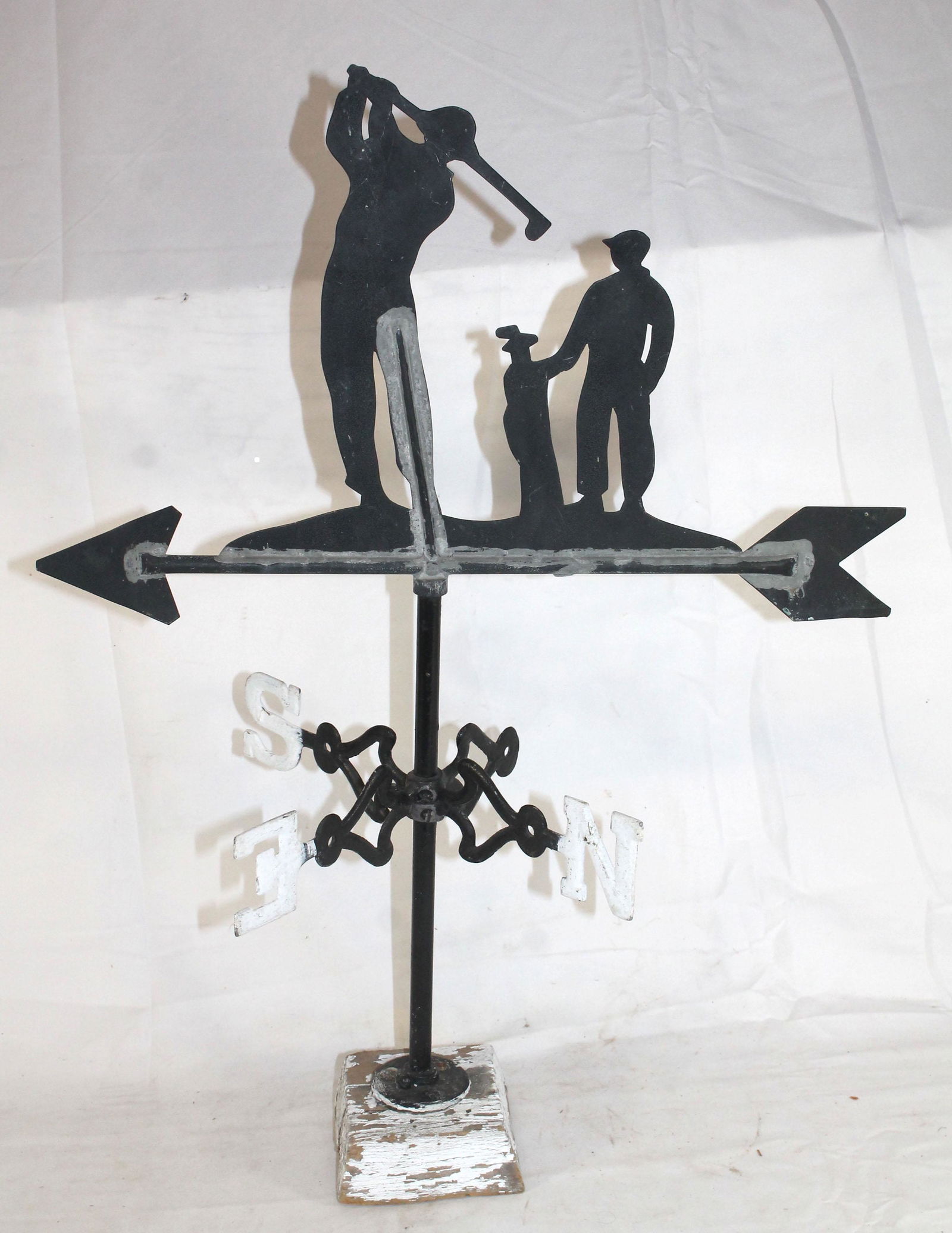 Sheet metal golfer on arrow weathervane - mtd on wood (1 of 5)
