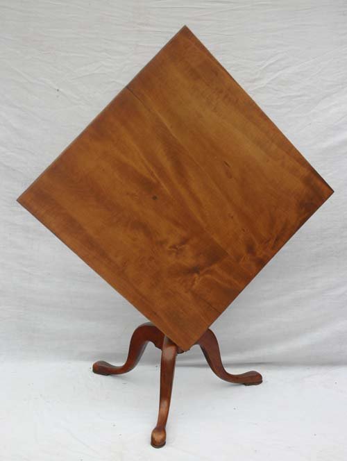 18thC QA maple hankerchief tilt top tea table: 18thC QA maple hankerchief tilt top tea table