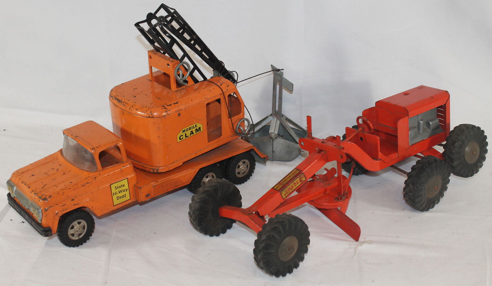 2 pressed steel trucks incl Tonka Mobil Clam - State (1 of 3)