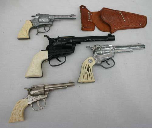 Western Toy gun lot incl Fanner 50 by Mattell, Spi: Western Toy gun lot incl Fanner 50 by Mattell, Spitfire, Hubley & Buck in holster
