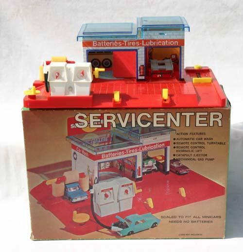 Plastic diner & auto park lot: Plastic diner & auto park lot