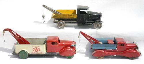 lot of 3 antique pressed steel wreckers incl 2 Wy: lot of 3 antique pressed steel wreckers incl 2 Wyandottes (14" & 12") & a black & yellow "Metal Craft" (11 1/2")