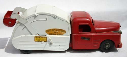 lg Structo pressed steel "City of Toyland No. 7 Ut: lg Structo pressed steel "City of Toyland No. 7 Utility Truck" - 20 1/2"