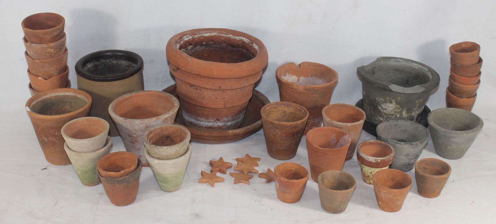 large lot of terra cotta garden pots - tallest is 6" (1 of 9)