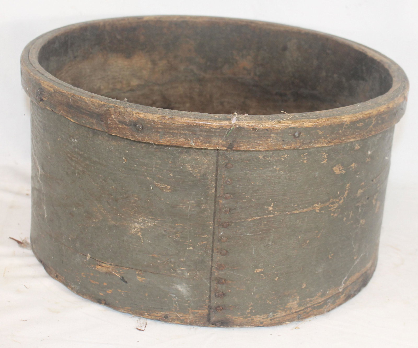 Large wooden painted measure in dark green paint - 15": Large wooden painted measure in dark green paint - 15" diam x 8" tall
